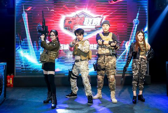 在韩国媒体近日放出的Ruler选手的夺冠采访中，Ruler选手对EDG的下路Leave选手和GEN的下路Peyz选手进行了称赞